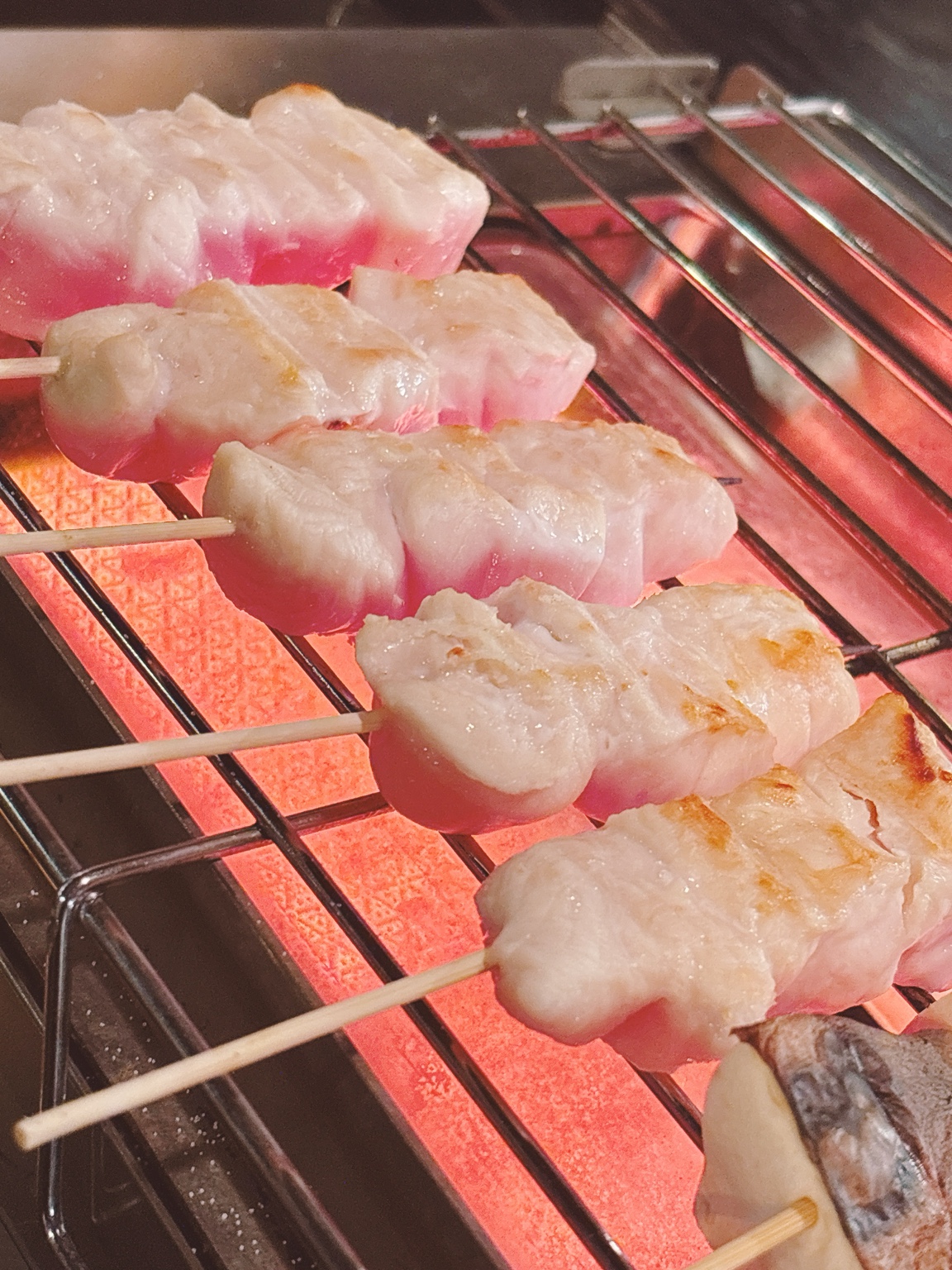 白ワインとイタリアの塩で焼き上げる串焼き
